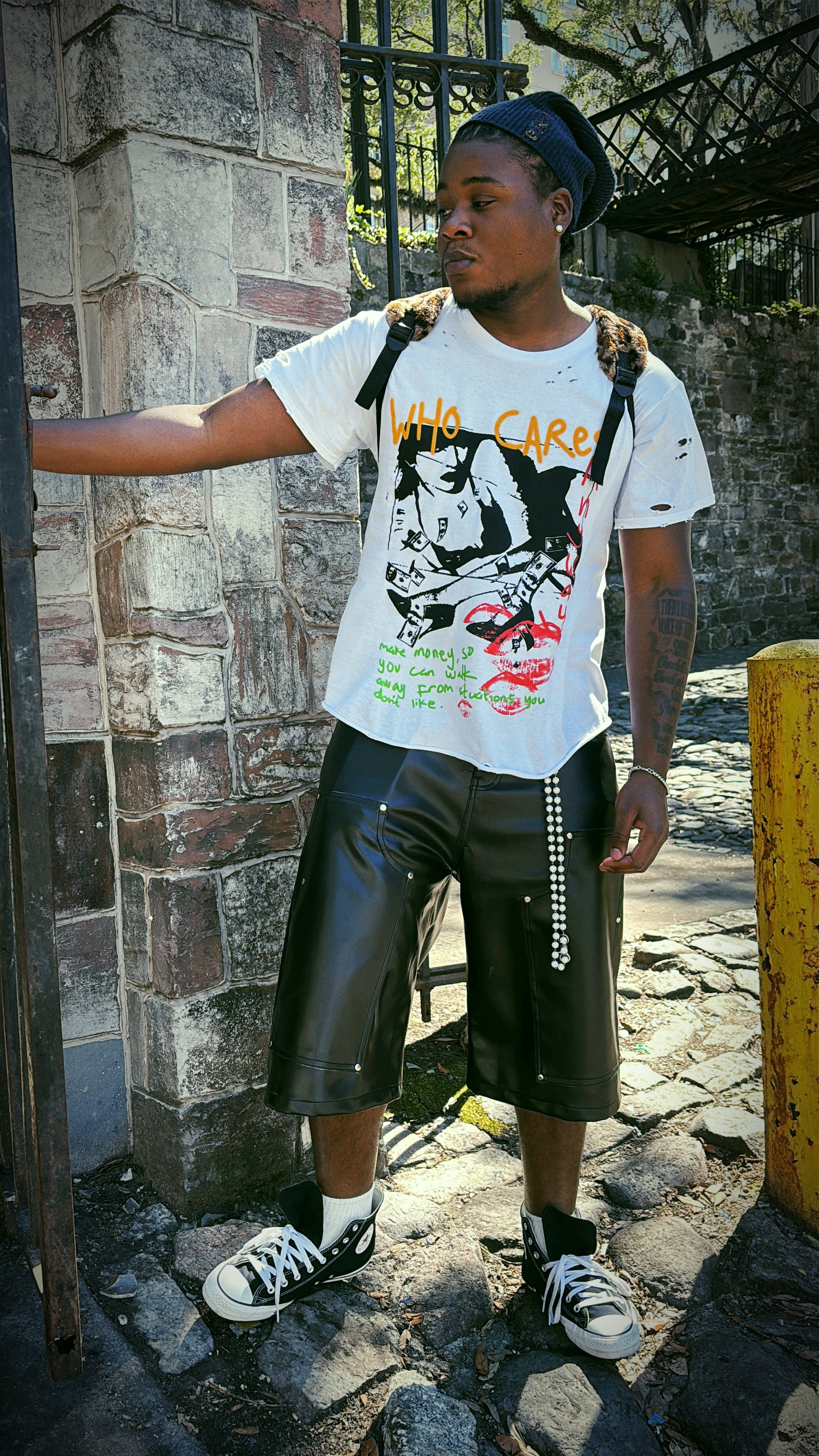 cash kisses tee
